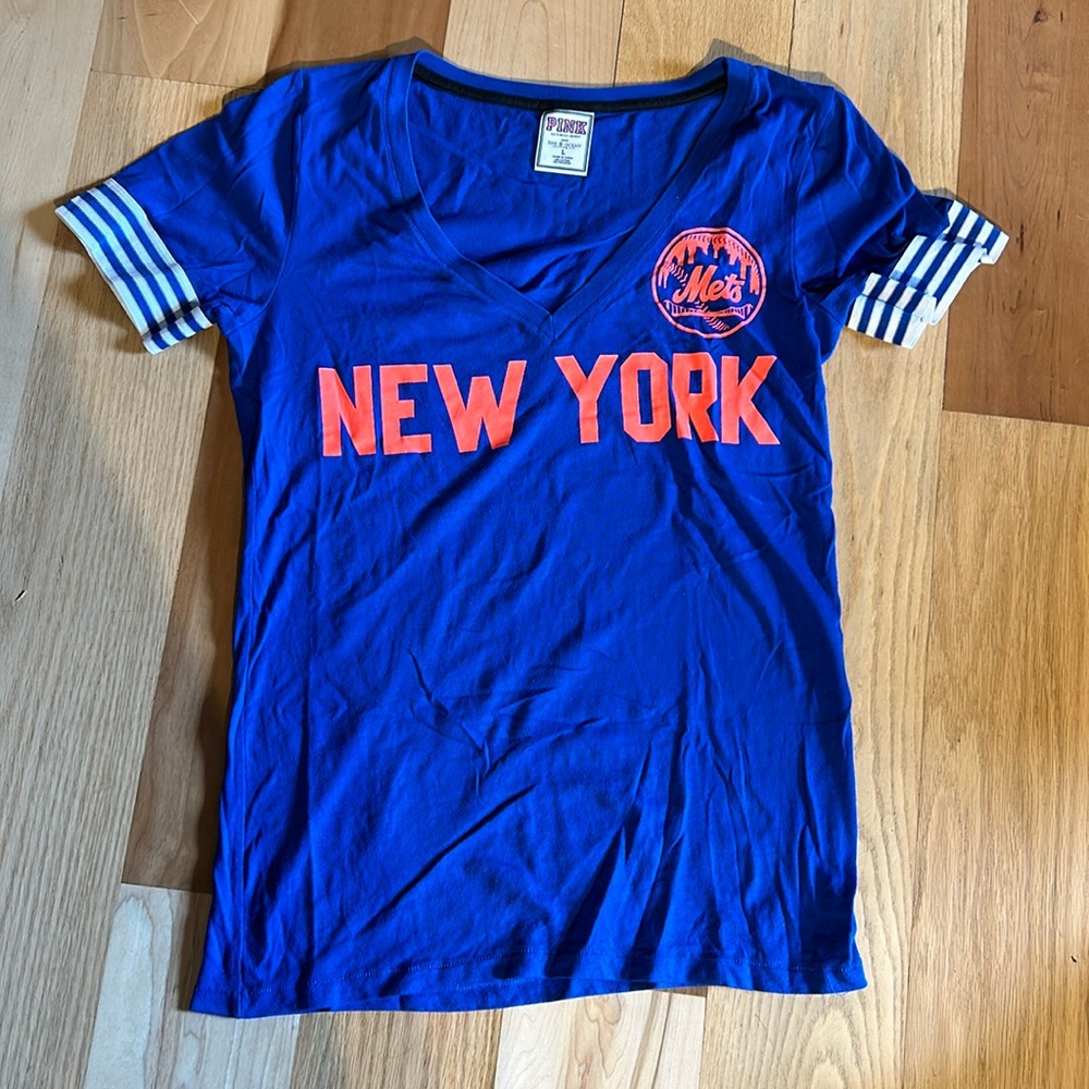 PINK Victoria’s Secret with 5th & Ocean  Women’s Large New York Mets V-Neck